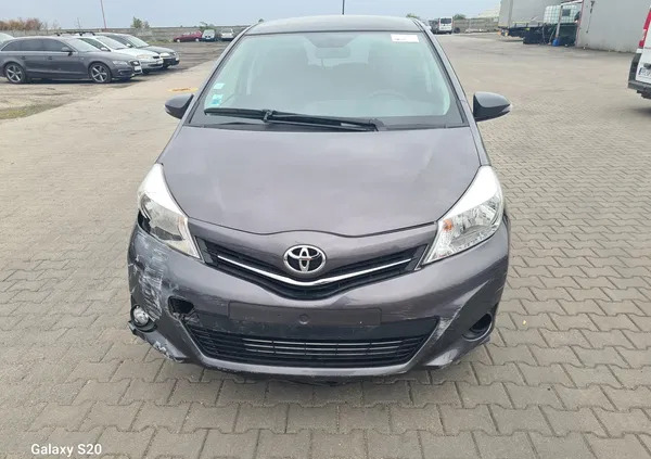 wielkopolskie Toyota Yaris cena 11500 przebieg: 47000, rok produkcji 2013 z Pleszew